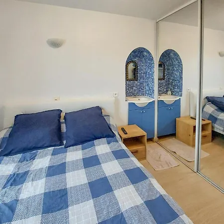 1 Bedroom Cozy In
